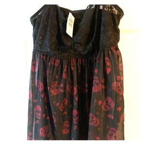 Lace skull chemise